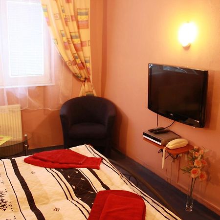Garni Hotel Anne-Mary 피에슈타니 외부 사진