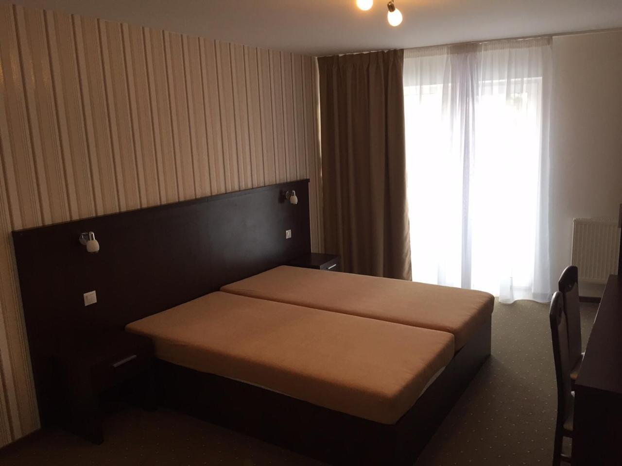 Garni Hotel Anne-Mary 피에슈타니 외부 사진