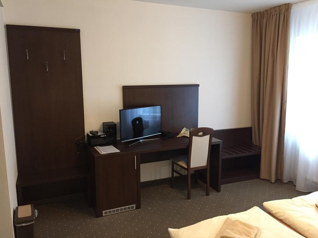 Garni Hotel Anne-Mary 피에슈타니 외부 사진