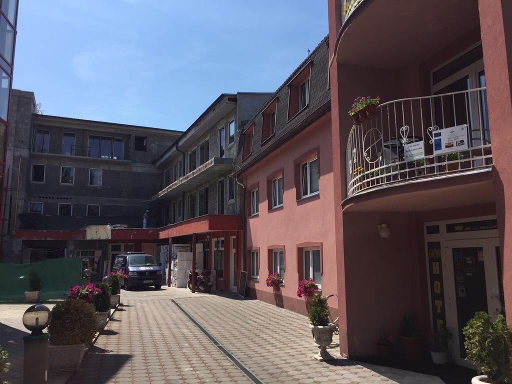Garni Hotel Anne-Mary 피에슈타니 외부 사진