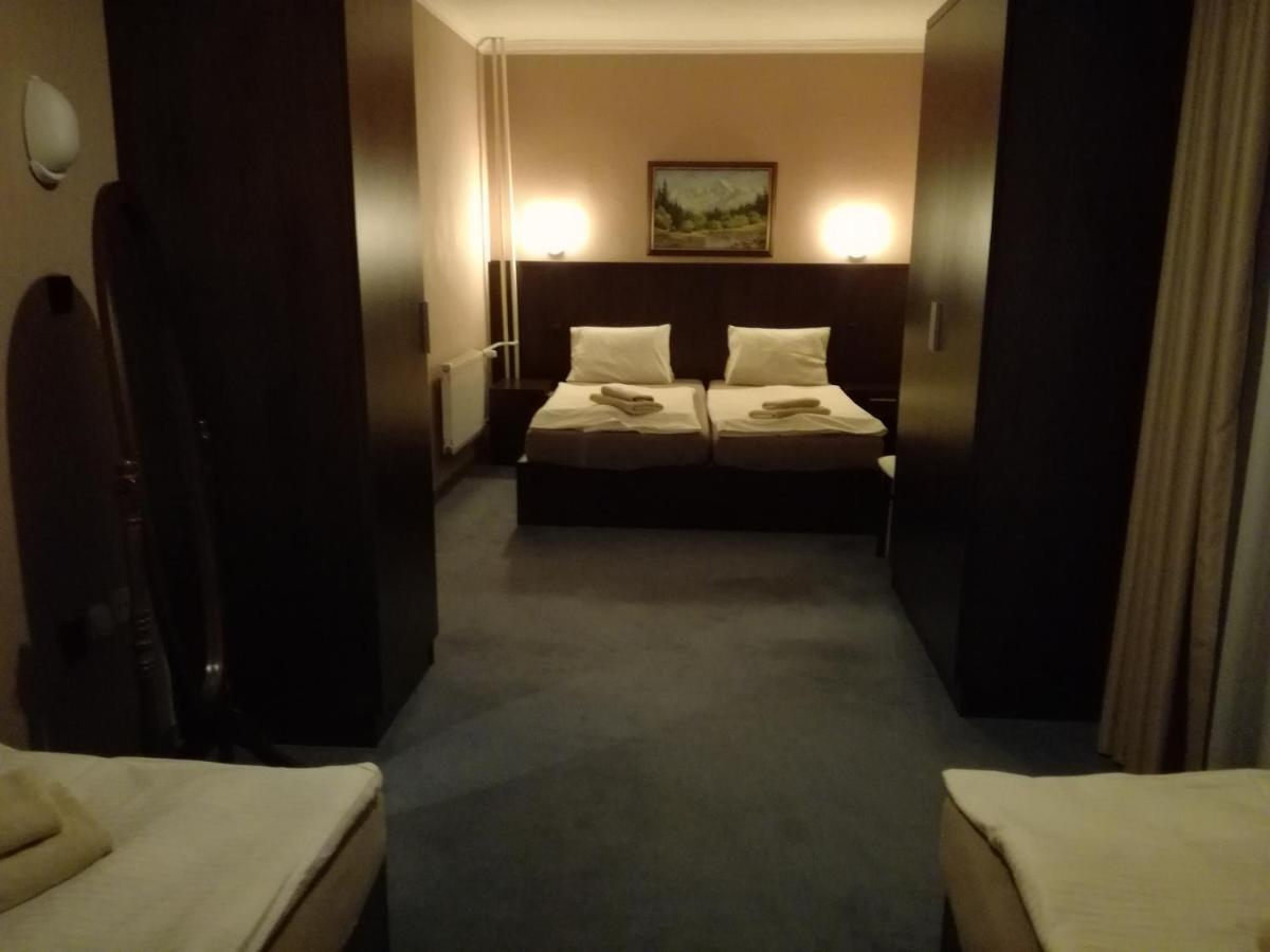 Garni Hotel Anne-Mary 피에슈타니 외부 사진