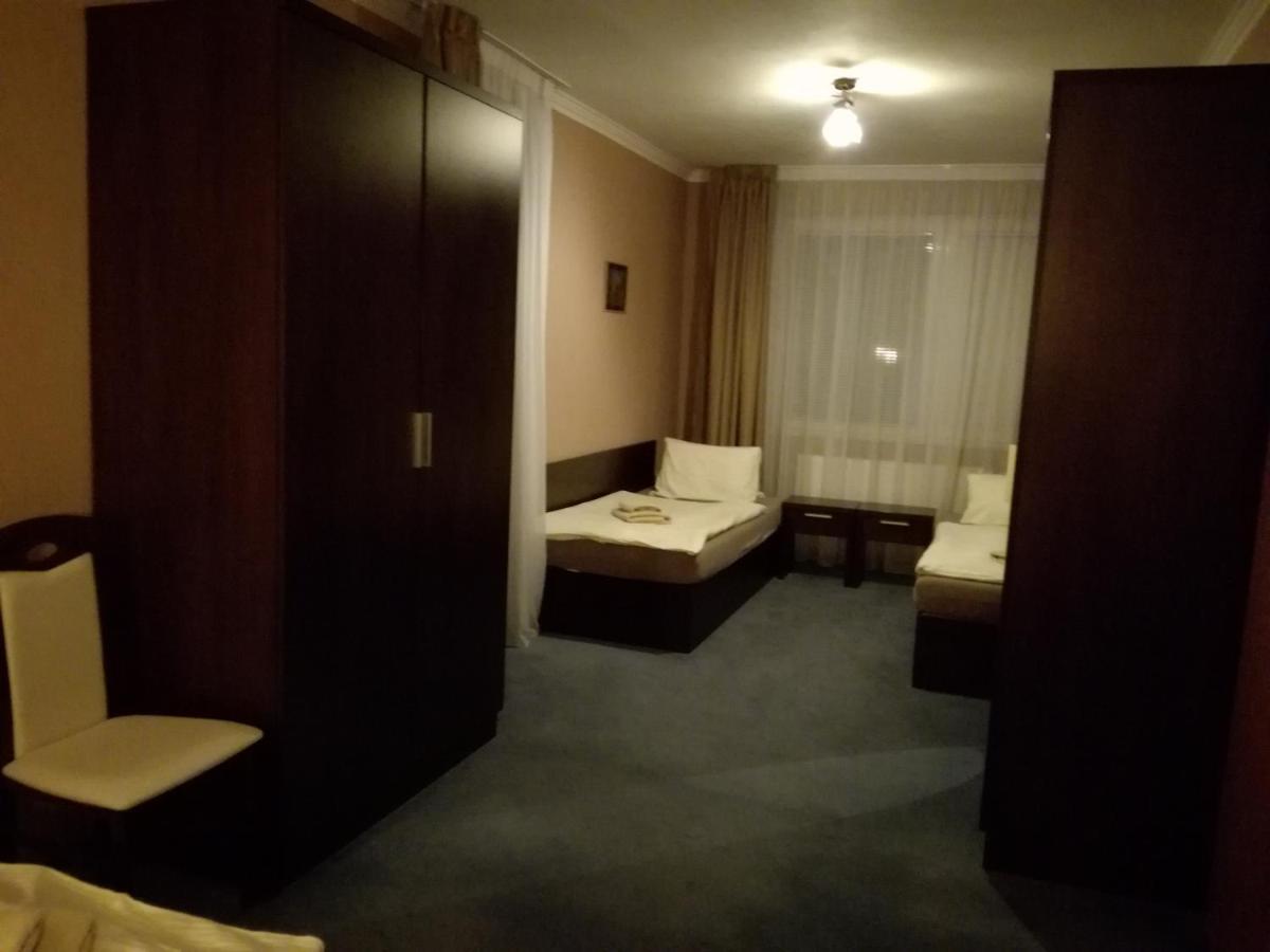 Garni Hotel Anne-Mary 피에슈타니 외부 사진